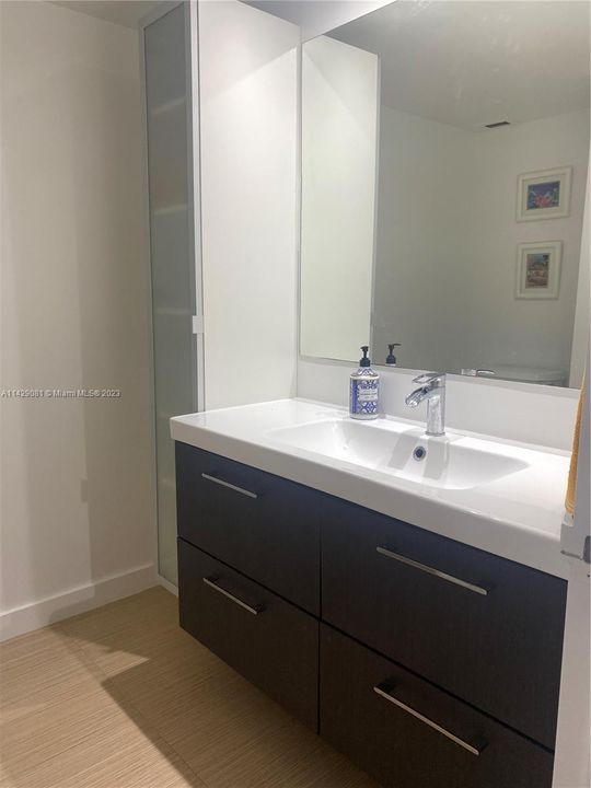 Recently Rented: $2,600 (1 beds, 2 baths, 824 Square Feet)