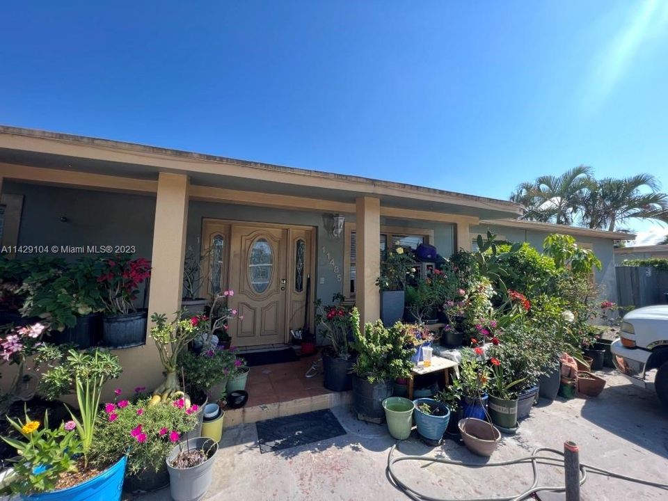Recently Sold: $449,000 (4 beds, 2 baths, 2669 Square Feet)