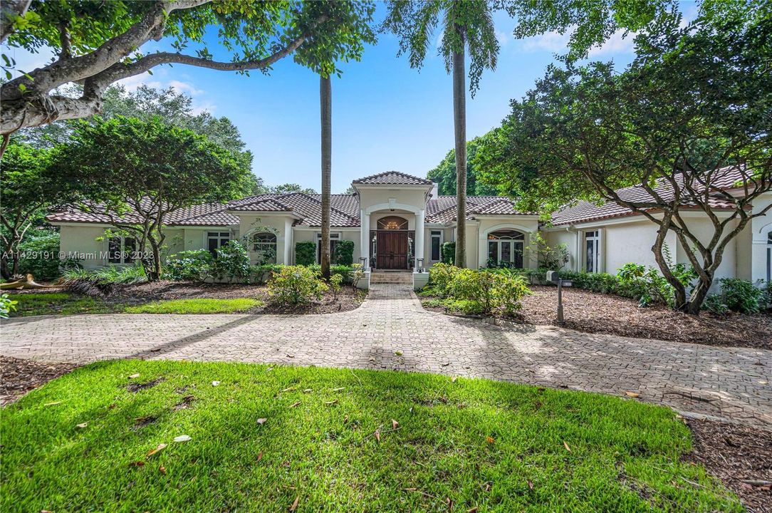 For Sale: $5,680,000 (6 beds, 5 baths, 5576 Square Feet)