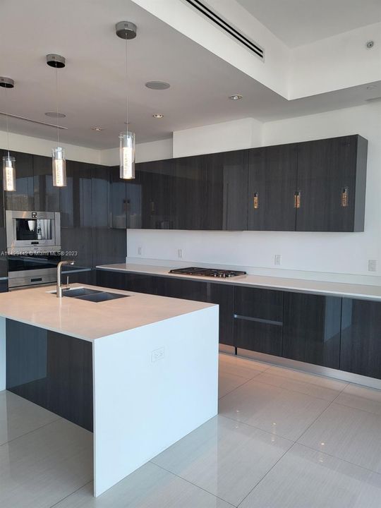 Recientemente alquilado: $9,800 (4 camas, 5 baños, 2237 Pies cuadrados)