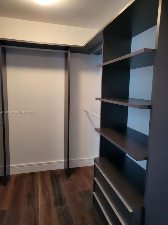 Recientemente alquilado: $9,800 (4 camas, 5 baños, 2237 Pies cuadrados)