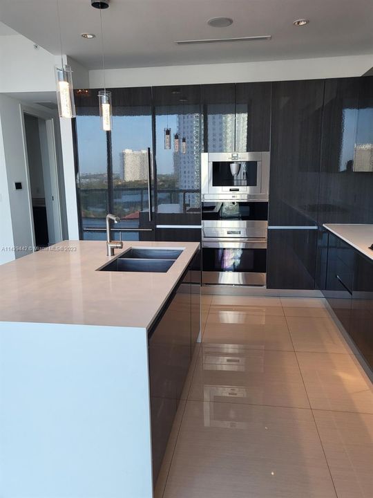 Recientemente alquilado: $9,800 (4 camas, 5 baños, 2237 Pies cuadrados)