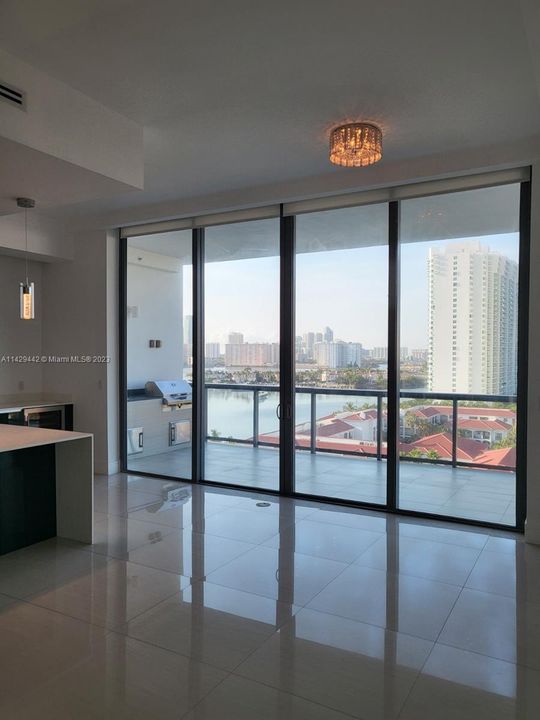 Recientemente alquilado: $9,800 (4 camas, 5 baños, 2237 Pies cuadrados)