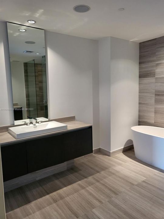 Recientemente alquilado: $9,800 (4 camas, 5 baños, 2237 Pies cuadrados)