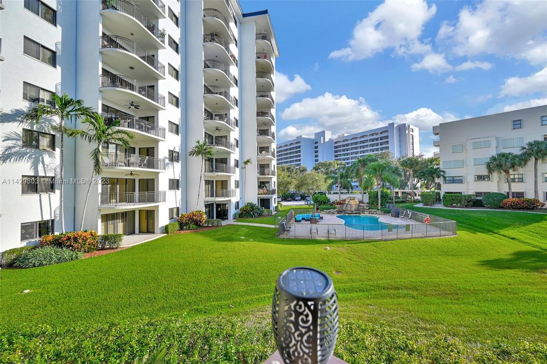 Recently Rented: $3,800 (3 beds, 2 baths, 2011 Square Feet)