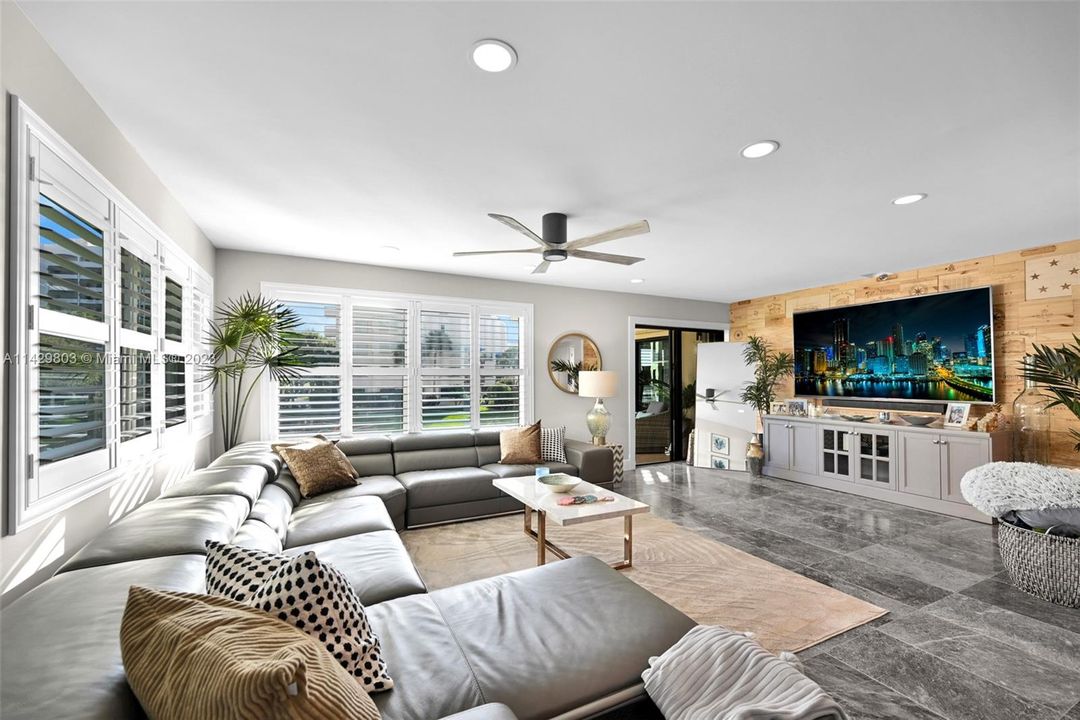 Recently Rented: $3,800 (3 beds, 2 baths, 2011 Square Feet)