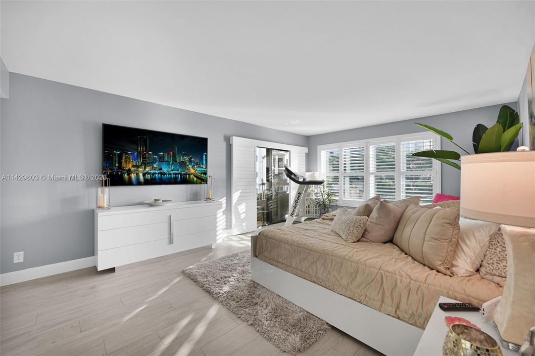 Recently Rented: $3,800 (3 beds, 2 baths, 2011 Square Feet)