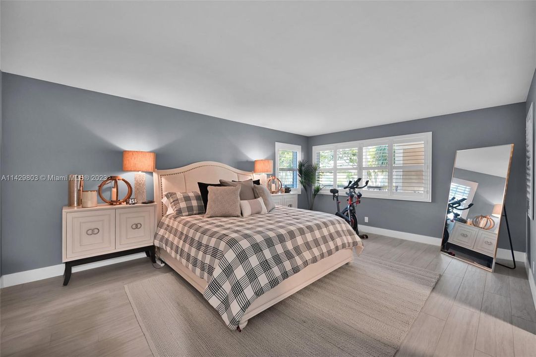 Recently Rented: $3,800 (3 beds, 2 baths, 2011 Square Feet)