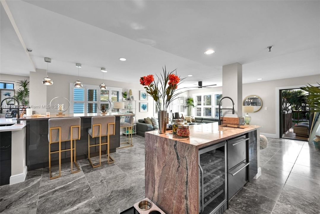 Recently Rented: $3,800 (3 beds, 2 baths, 2011 Square Feet)