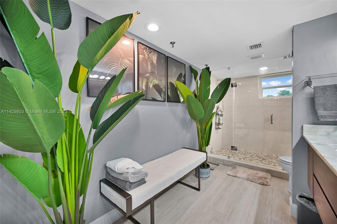 Recently Rented: $3,800 (3 beds, 2 baths, 2011 Square Feet)