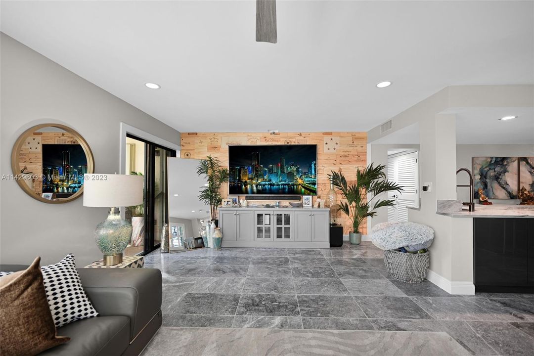 Recently Rented: $3,800 (3 beds, 2 baths, 2011 Square Feet)