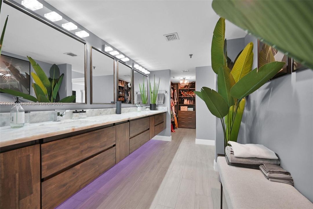 Recently Rented: $3,800 (3 beds, 2 baths, 2011 Square Feet)