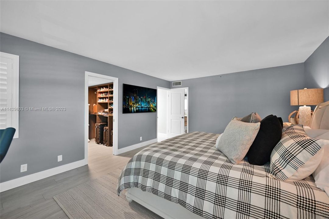 Recently Rented: $3,800 (3 beds, 2 baths, 2011 Square Feet)