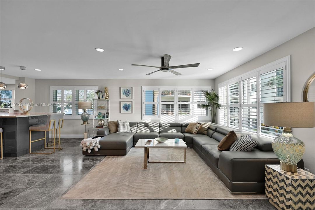Recently Rented: $3,800 (3 beds, 2 baths, 2011 Square Feet)