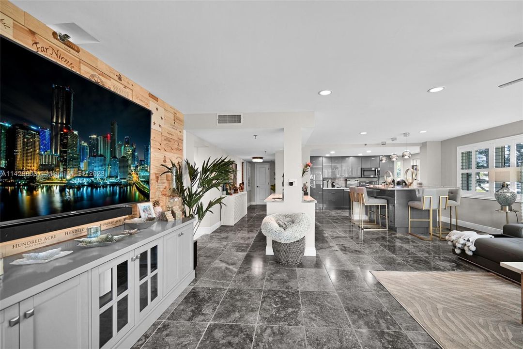 Recently Rented: $3,800 (3 beds, 2 baths, 2011 Square Feet)