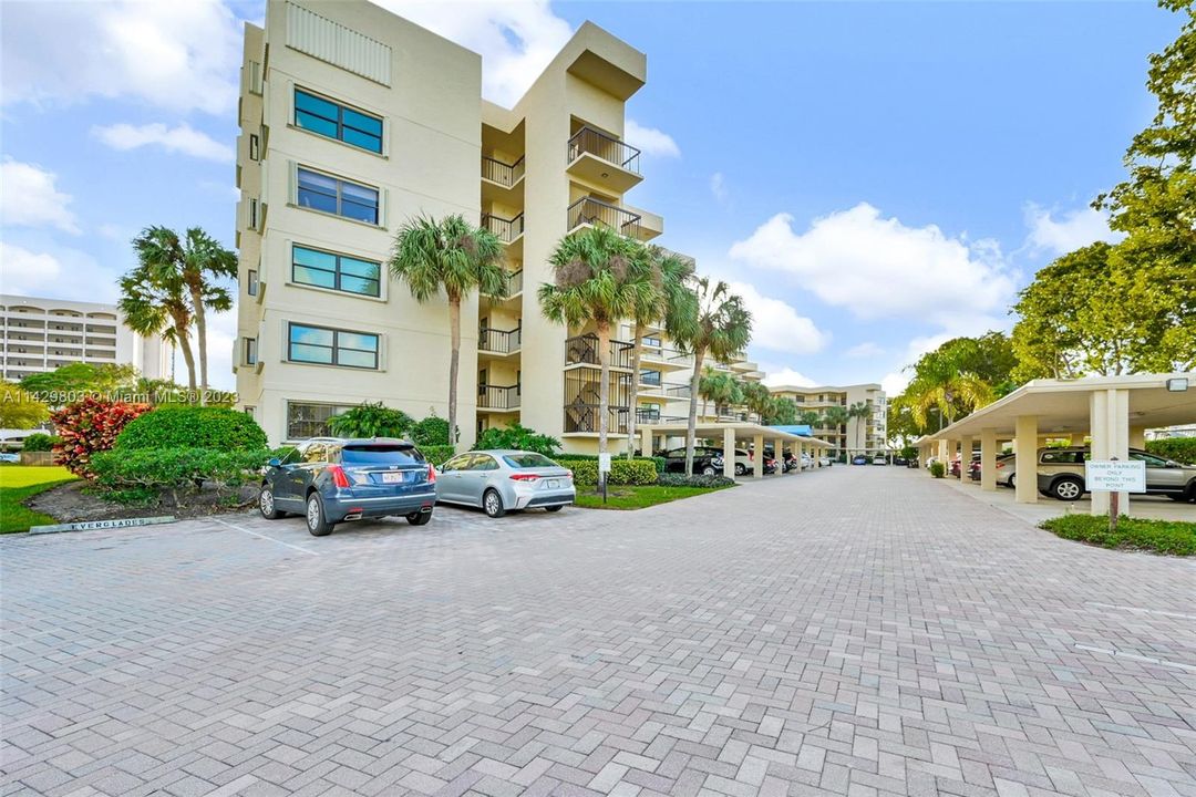 Recently Rented: $3,800 (3 beds, 2 baths, 2011 Square Feet)