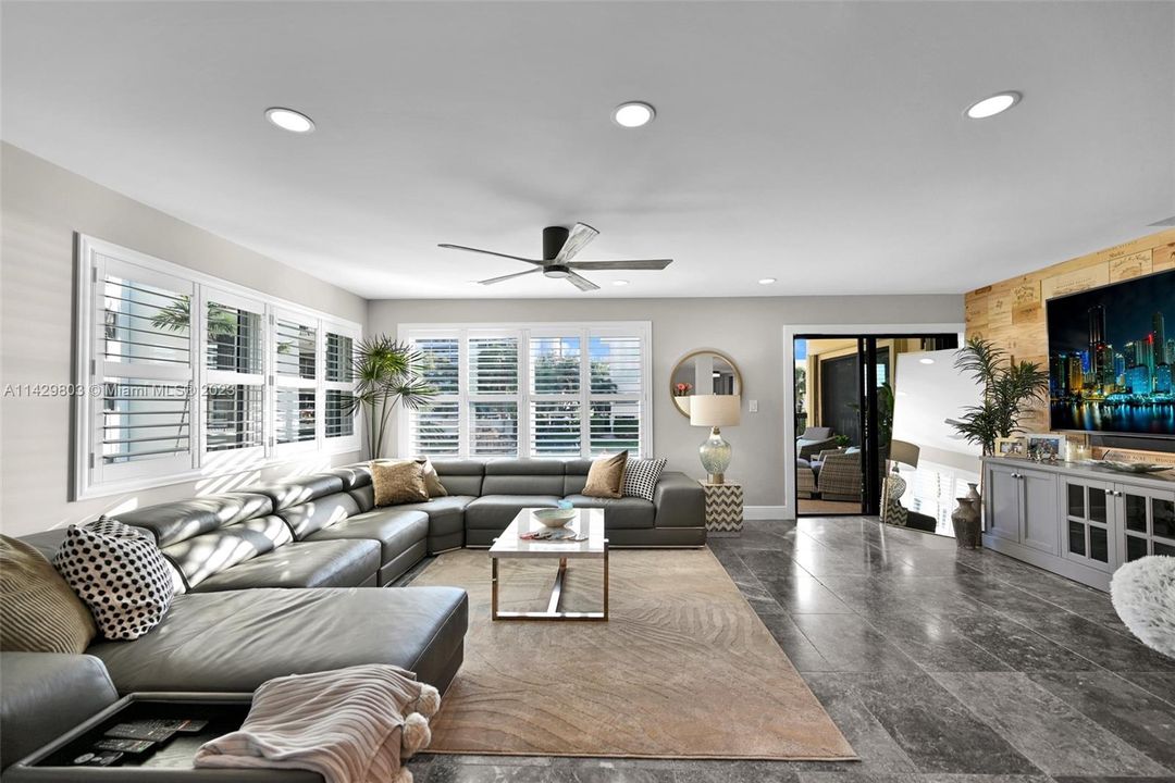 Recently Rented: $3,800 (3 beds, 2 baths, 2011 Square Feet)