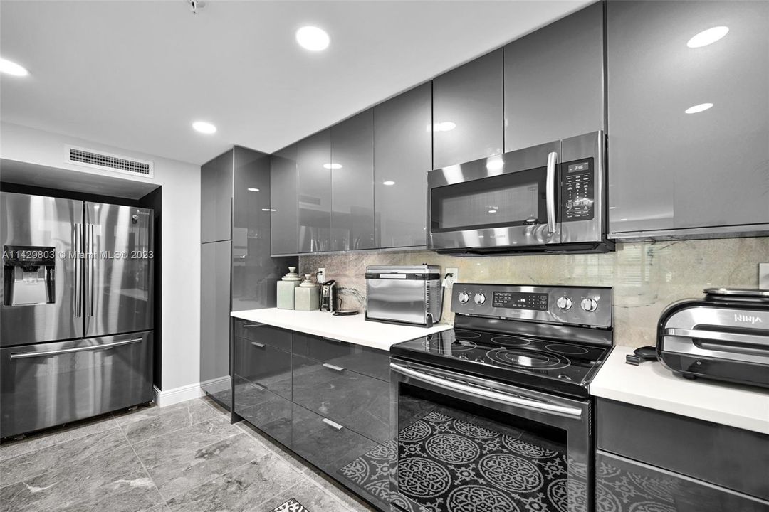 Recently Rented: $3,800 (3 beds, 2 baths, 2011 Square Feet)