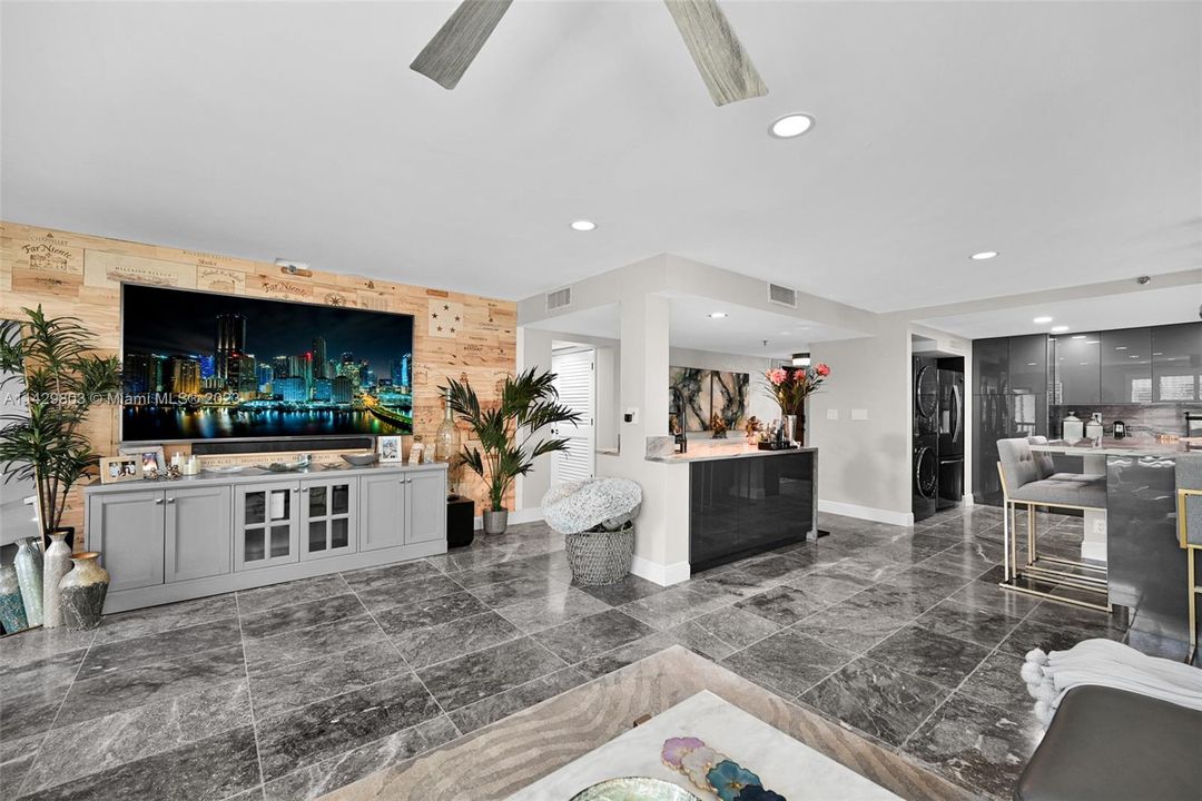 Recently Rented: $3,800 (3 beds, 2 baths, 2011 Square Feet)
