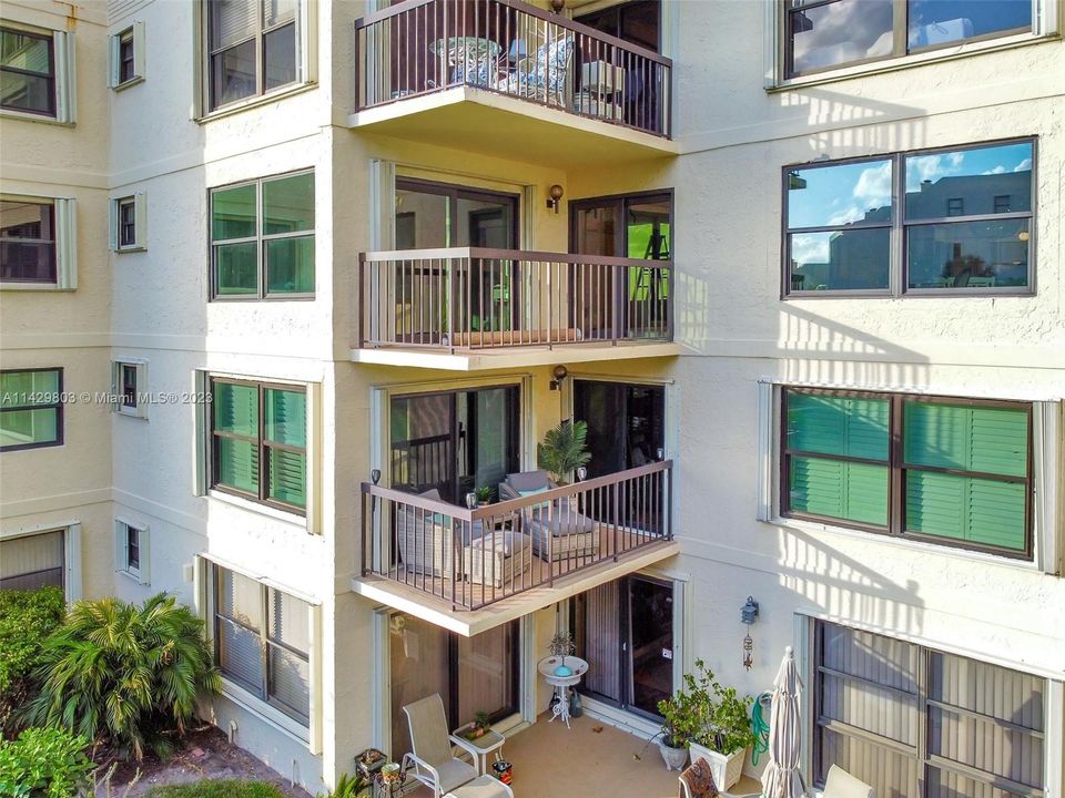 Recently Rented: $3,800 (3 beds, 2 baths, 2011 Square Feet)