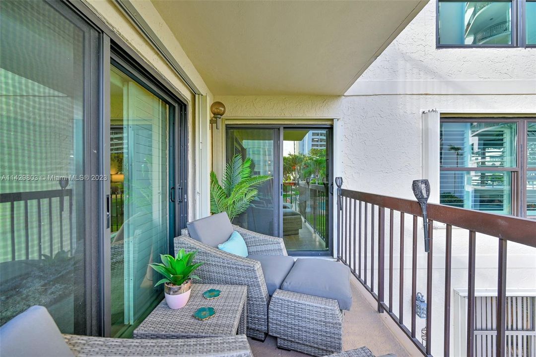 Recently Rented: $3,800 (3 beds, 2 baths, 2011 Square Feet)