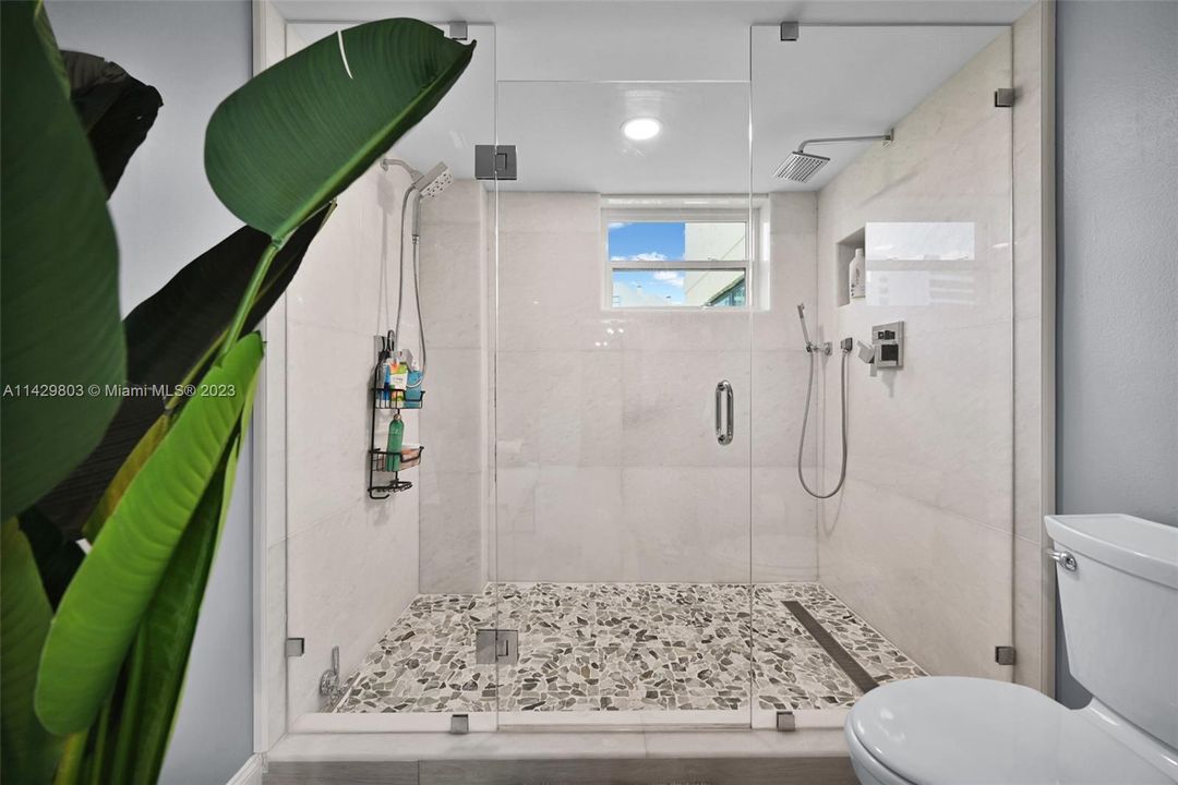 Recently Rented: $3,800 (3 beds, 2 baths, 2011 Square Feet)