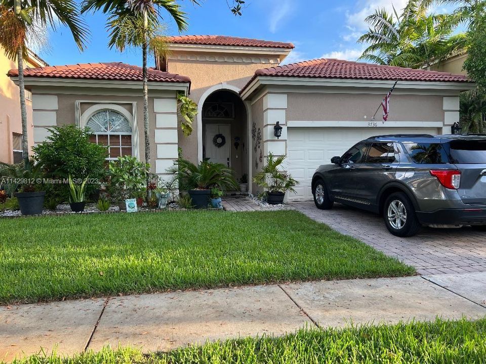 Recently Sold: $480,000 (3 beds, 2 baths, 1895 Square Feet)