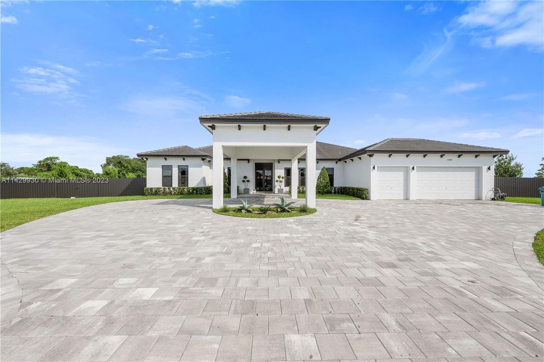 Recently Sold: $1,649,000 (6 beds, 4 baths, 3594 Square Feet)