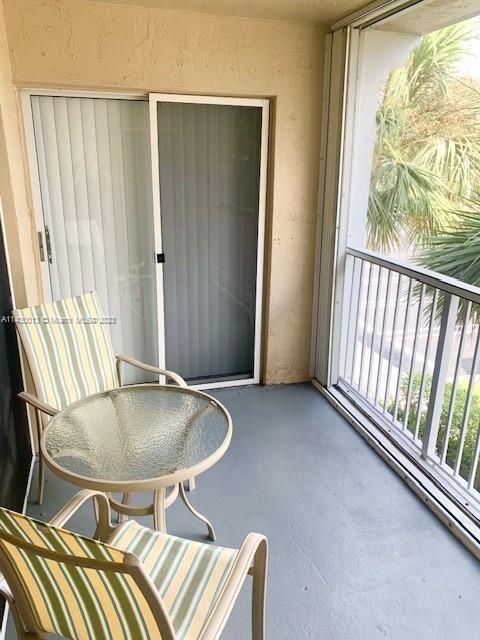 Recently Rented: $2,200 (2 beds, 2 baths, 1200 Square Feet)