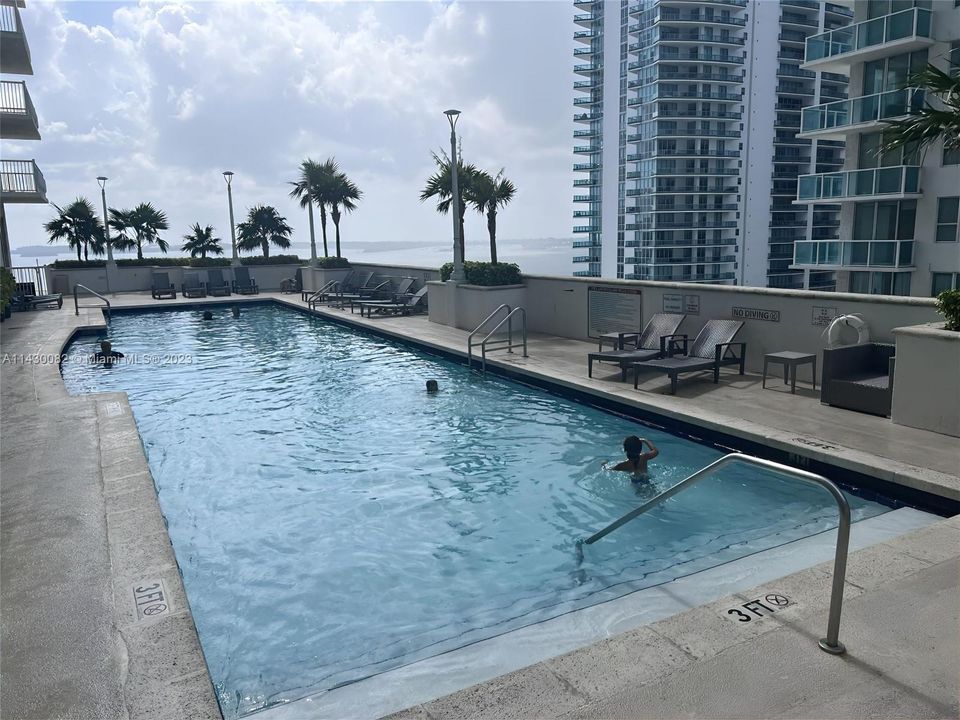 Recently Sold: $489,000 (1 beds, 1 baths, 825 Square Feet)