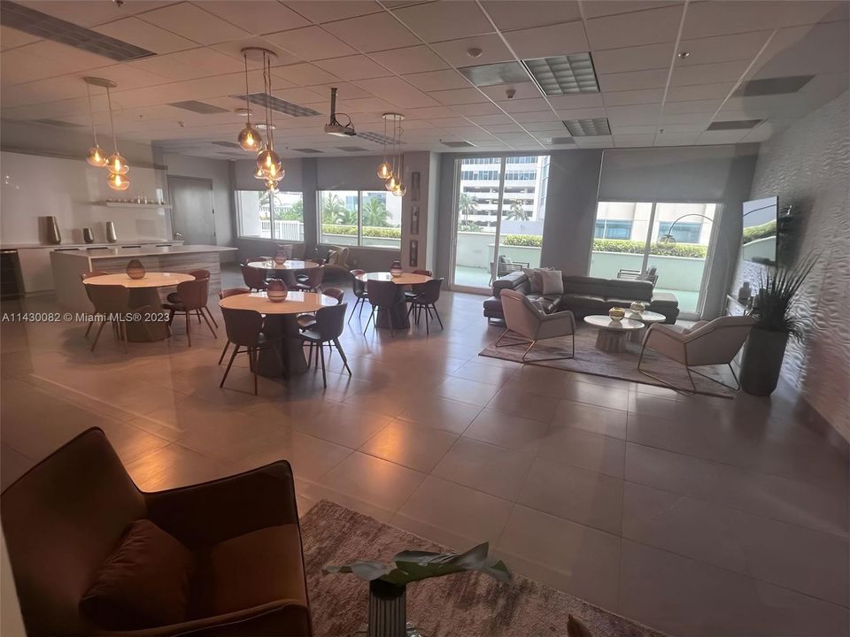 Recently Sold: $489,000 (1 beds, 1 baths, 825 Square Feet)