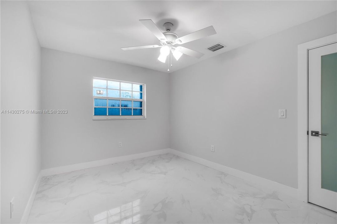 Vendido Recientemente: $599,999 (5 camas, 3 baños, 2098 Pies cuadrados)