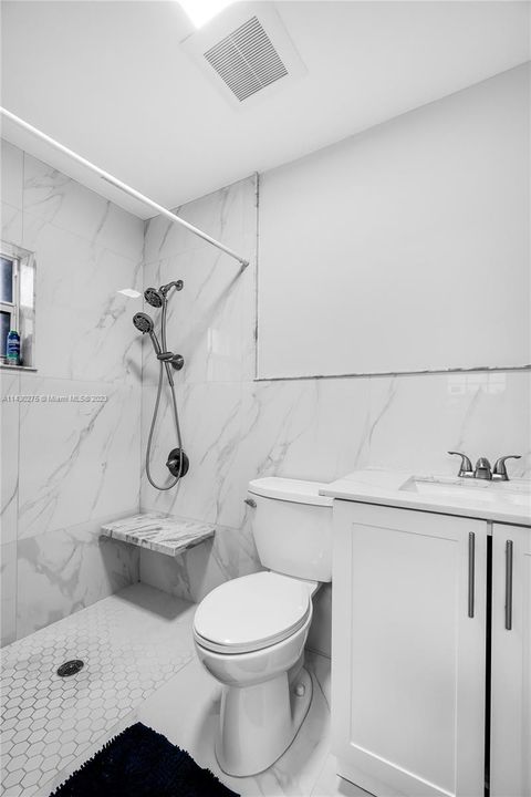 Vendido Recientemente: $599,999 (5 camas, 3 baños, 2098 Pies cuadrados)