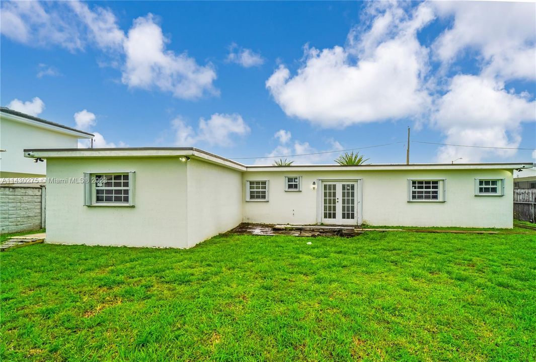 Vendido Recientemente: $599,999 (5 camas, 3 baños, 2098 Pies cuadrados)