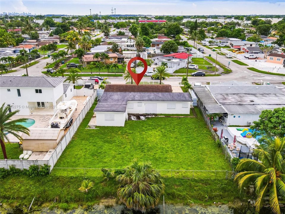 Vendido Recientemente: $599,999 (5 camas, 3 baños, 2098 Pies cuadrados)