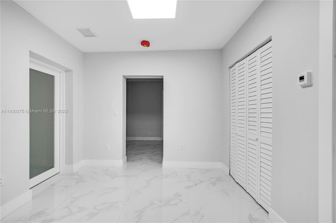 Vendido Recientemente: $599,999 (5 camas, 3 baños, 2098 Pies cuadrados)