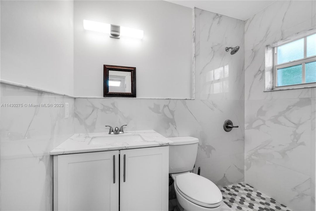 Vendido Recientemente: $599,999 (5 camas, 3 baños, 2098 Pies cuadrados)