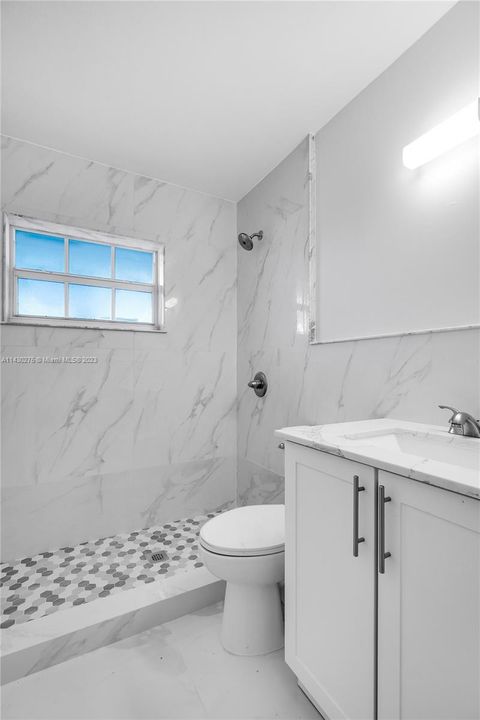 Vendido Recientemente: $599,999 (5 camas, 3 baños, 2098 Pies cuadrados)