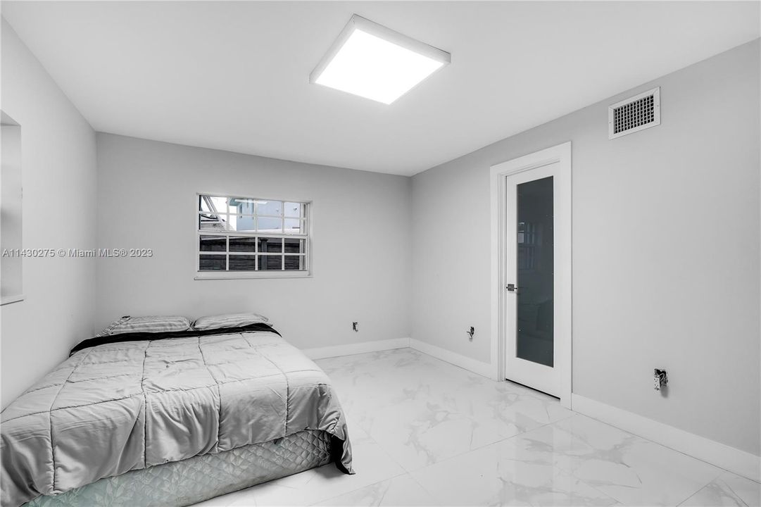 Vendido Recientemente: $599,999 (5 camas, 3 baños, 2098 Pies cuadrados)