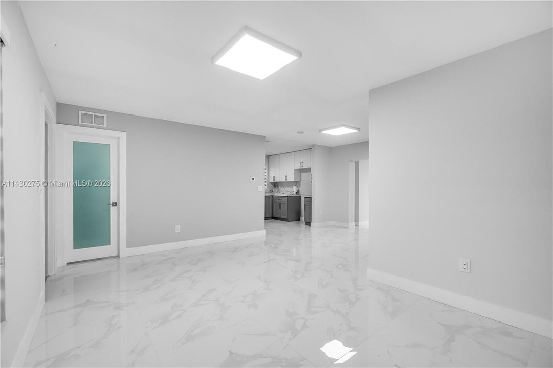 Vendido Recientemente: $599,999 (5 camas, 3 baños, 2098 Pies cuadrados)