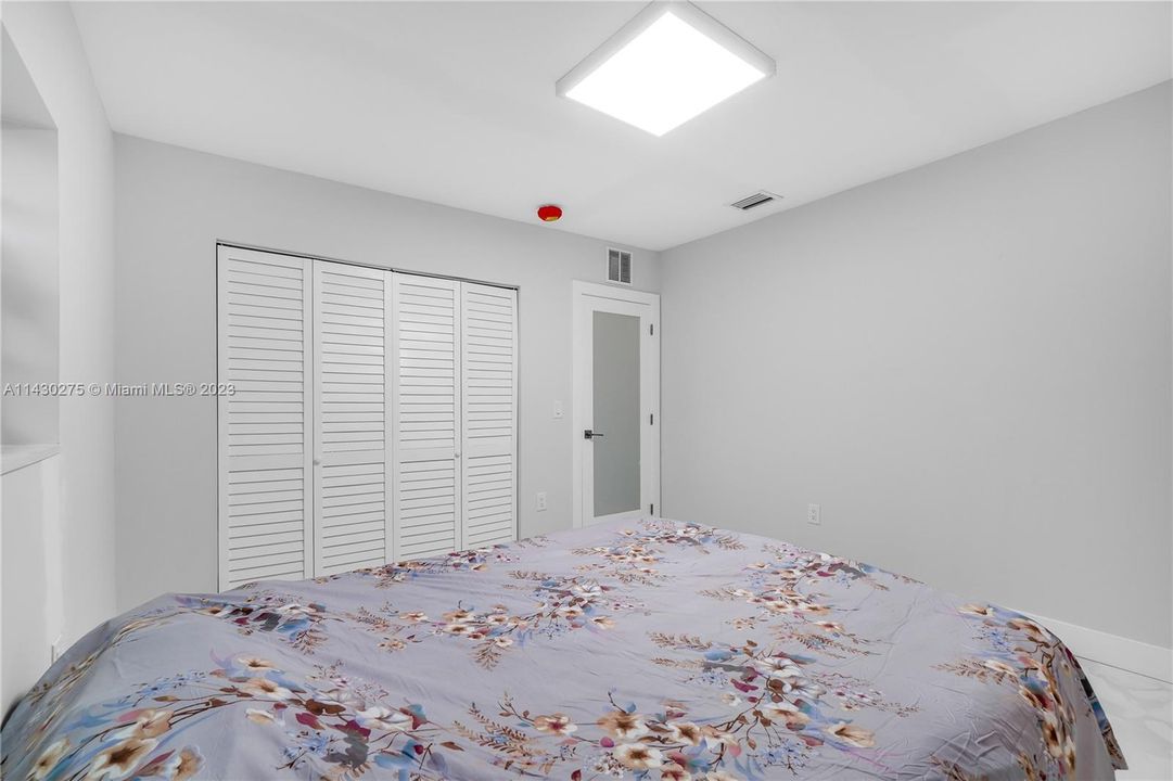 Vendido Recientemente: $599,999 (5 camas, 3 baños, 2098 Pies cuadrados)