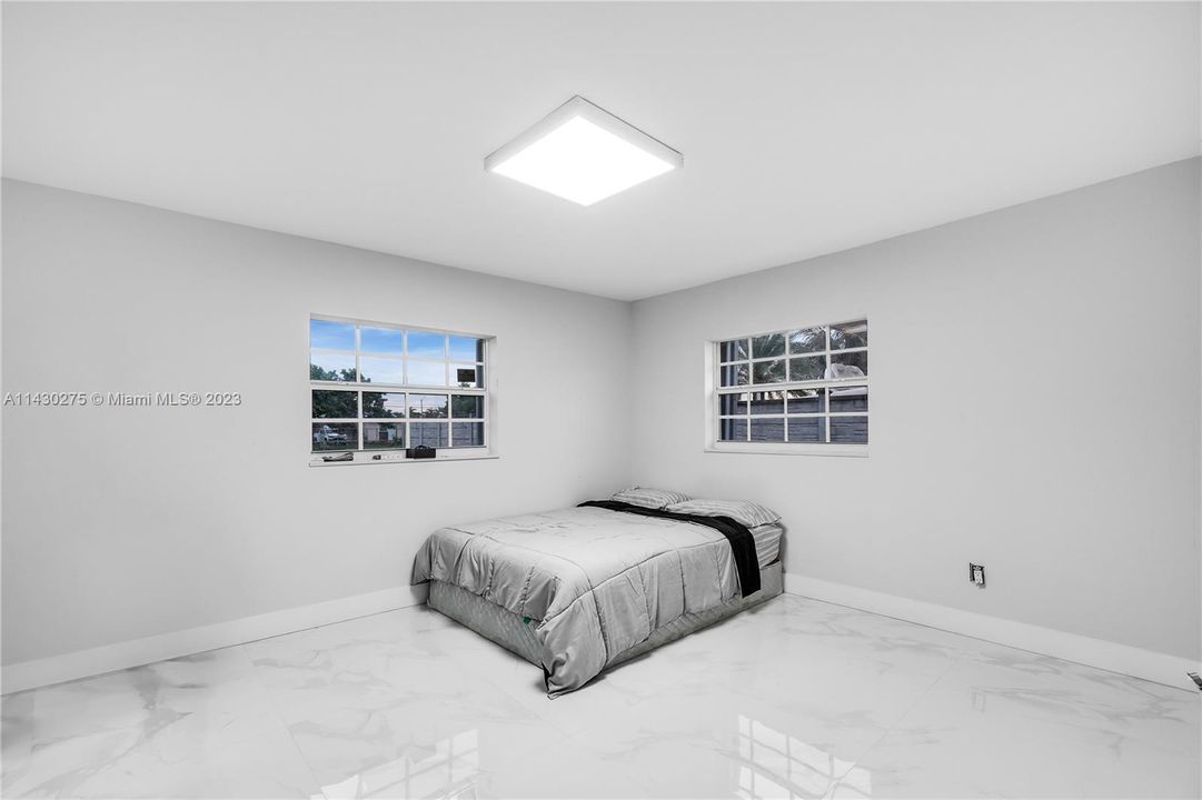 Vendido Recientemente: $599,999 (5 camas, 3 baños, 2098 Pies cuadrados)