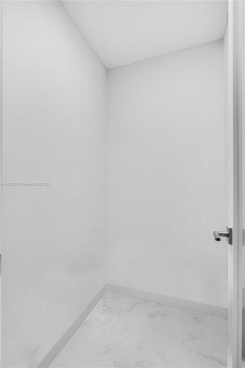 Vendido Recientemente: $599,999 (5 camas, 3 baños, 2098 Pies cuadrados)