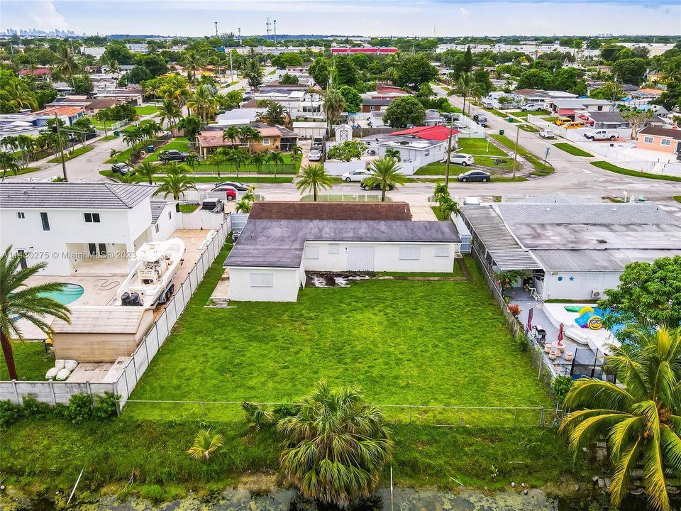 Vendido Recientemente: $599,999 (5 camas, 3 baños, 2098 Pies cuadrados)