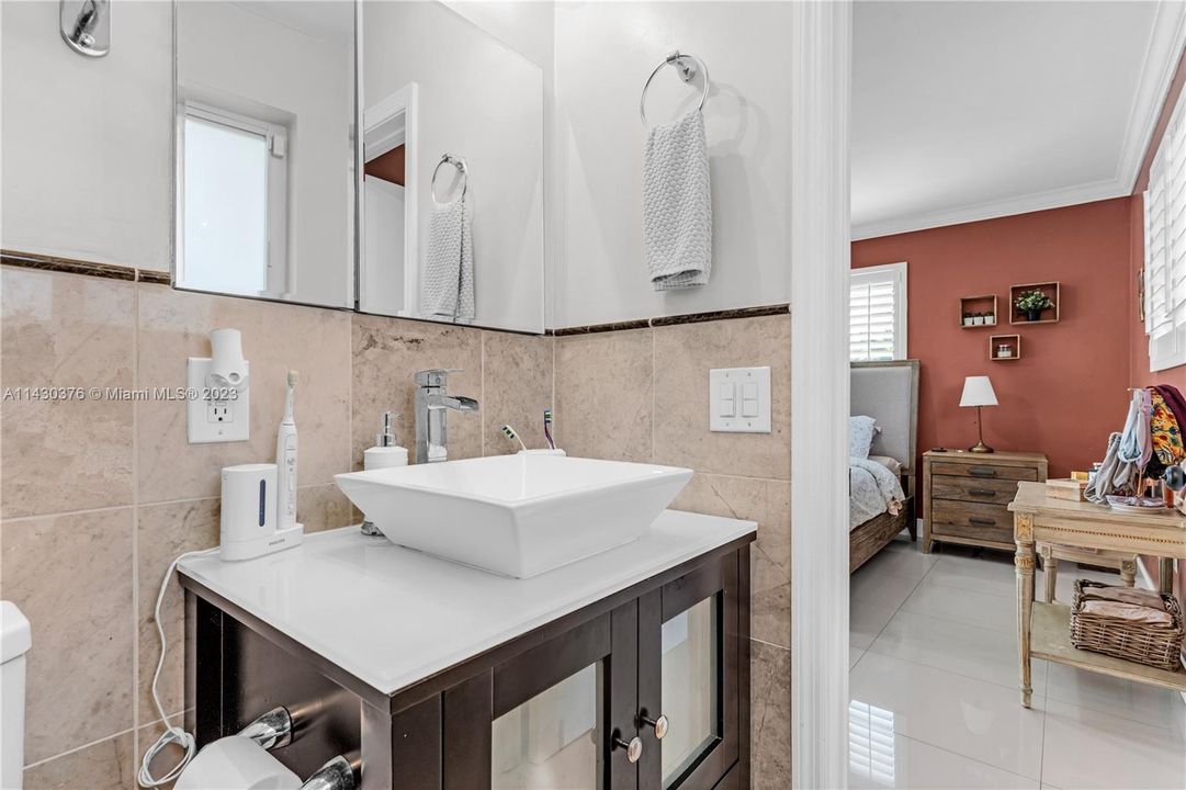 Recently Sold: $1,395,000 (3 beds, 2 baths, 1819 Square Feet)