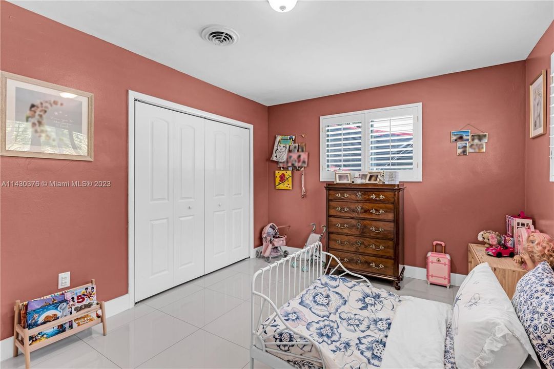 Recently Sold: $1,395,000 (3 beds, 2 baths, 1819 Square Feet)