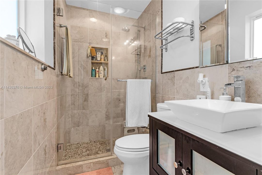 Recently Sold: $1,395,000 (3 beds, 2 baths, 1819 Square Feet)