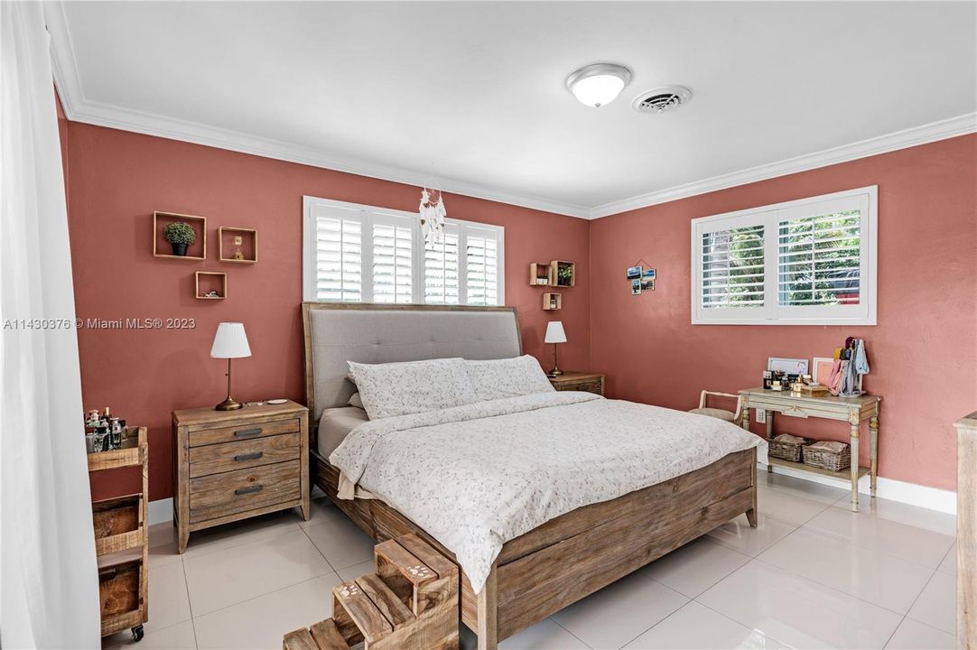 Recently Sold: $1,395,000 (3 beds, 2 baths, 1819 Square Feet)