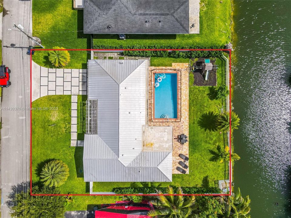 Recently Sold: $1,395,000 (3 beds, 2 baths, 1819 Square Feet)