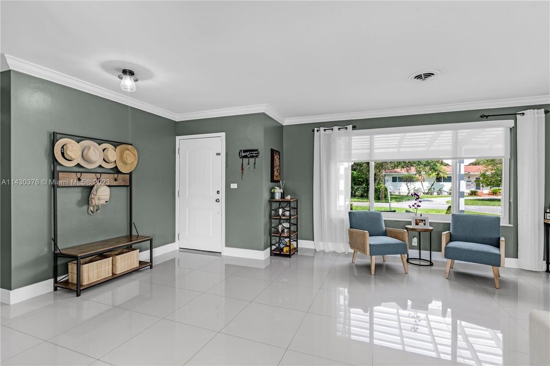 Recently Sold: $1,395,000 (3 beds, 2 baths, 1819 Square Feet)